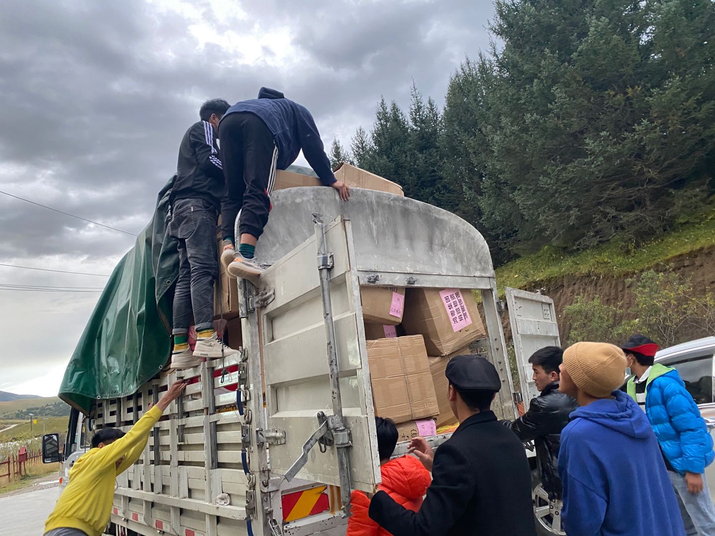 鴻粵公益回顧丨家國(guó)同歡月同圓 溫暖滿載甘孜州(圖5)