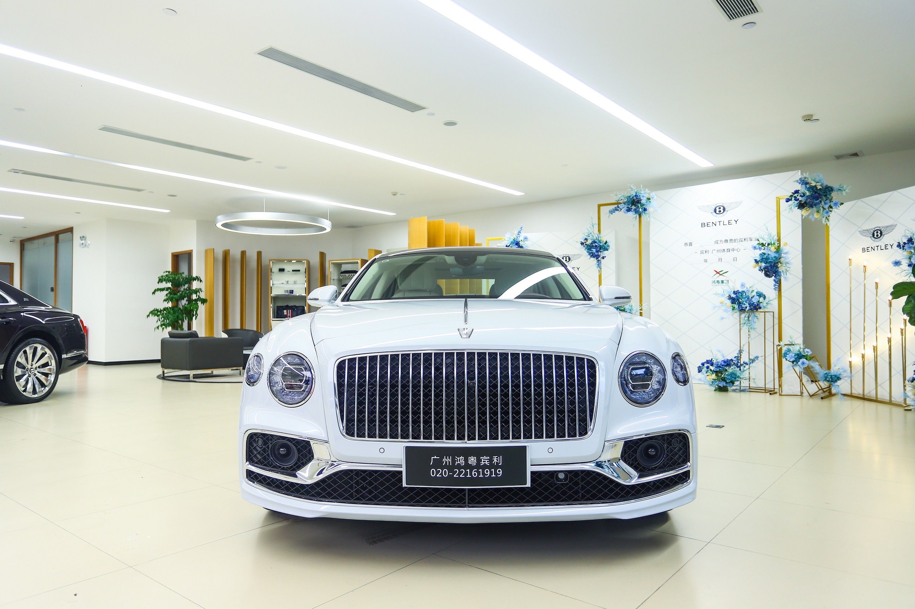 全新賓利飛馳,馳騁于天地間