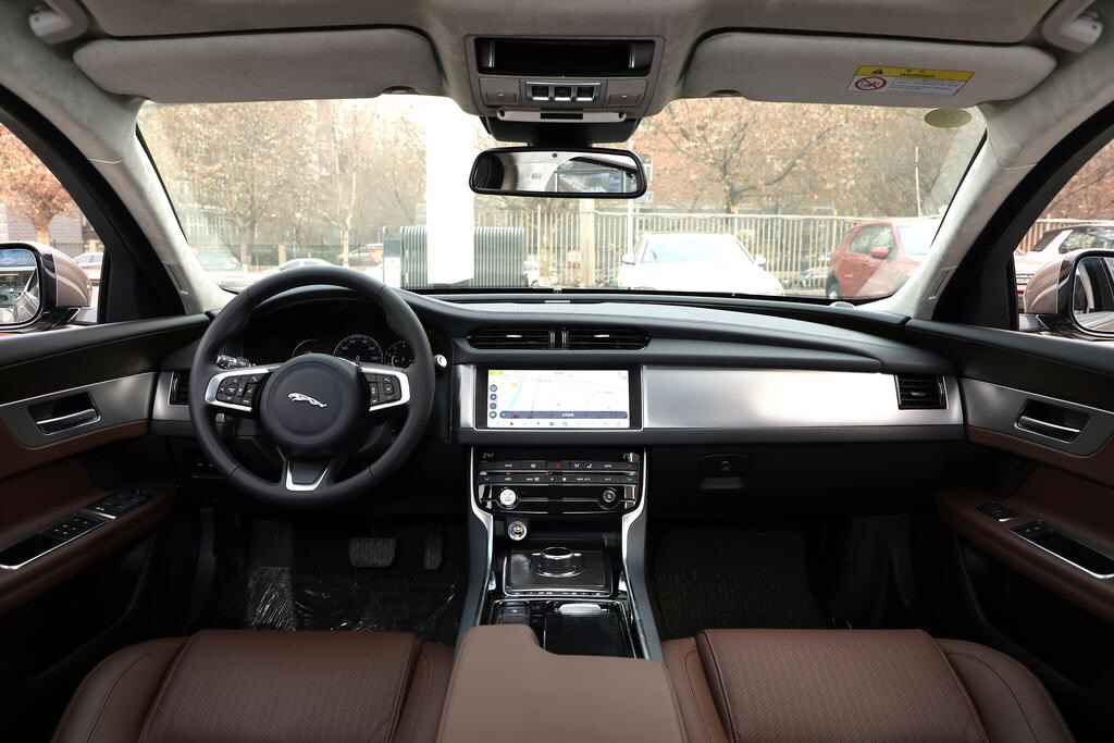 捷豹XFL紳士風(fēng)引爆全場,寶馬5系靠邊站(zhàn)(圖3) 捷豹XFL紳士風(fēng)引爆全場,寶馬5系靠邊站(zhàn)(圖3)