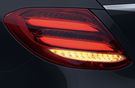 長軸距E級轎車(圖7)