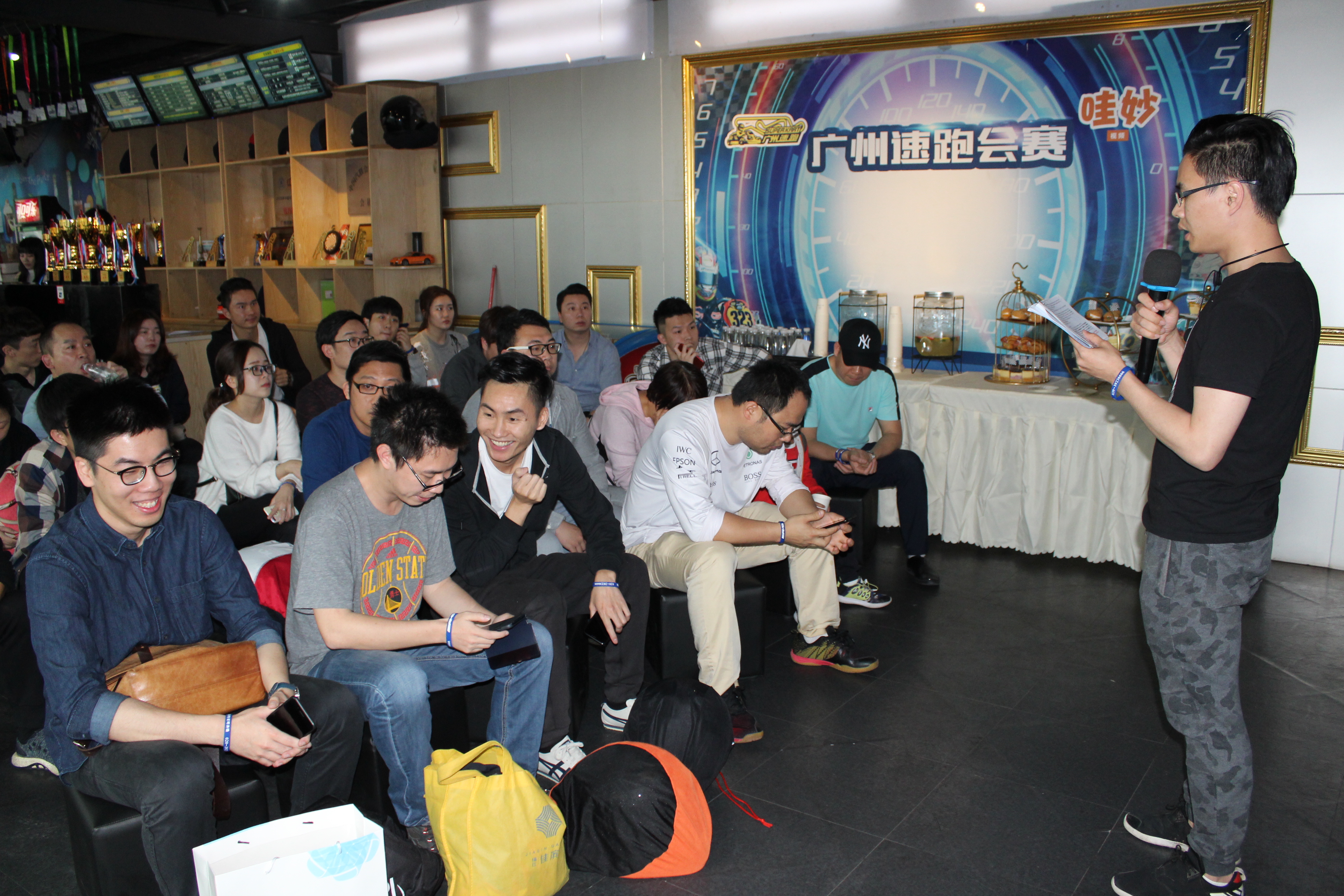 速度與激情，盡顯王者風(fēng)範 ——鴻粵星輝AMG專場活動(圖1)