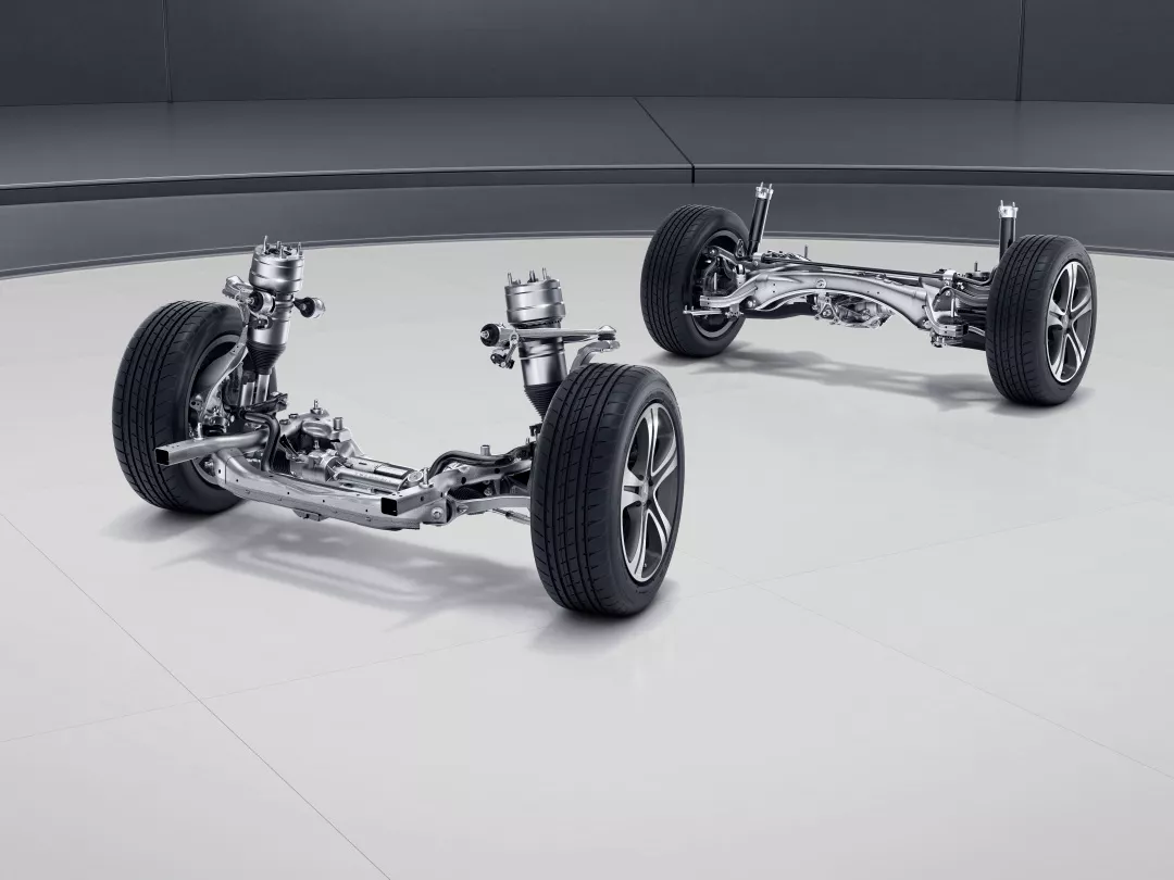 智者,大(dà)成丨新款梅賽德斯-奔馳E級車煥“芯”上市 再領豪華行政座駕典範(圖8) 智者,大(dà)成丨新款梅賽德斯-奔馳E級車煥“芯”上市 再領豪華行政座駕典範(圖8)