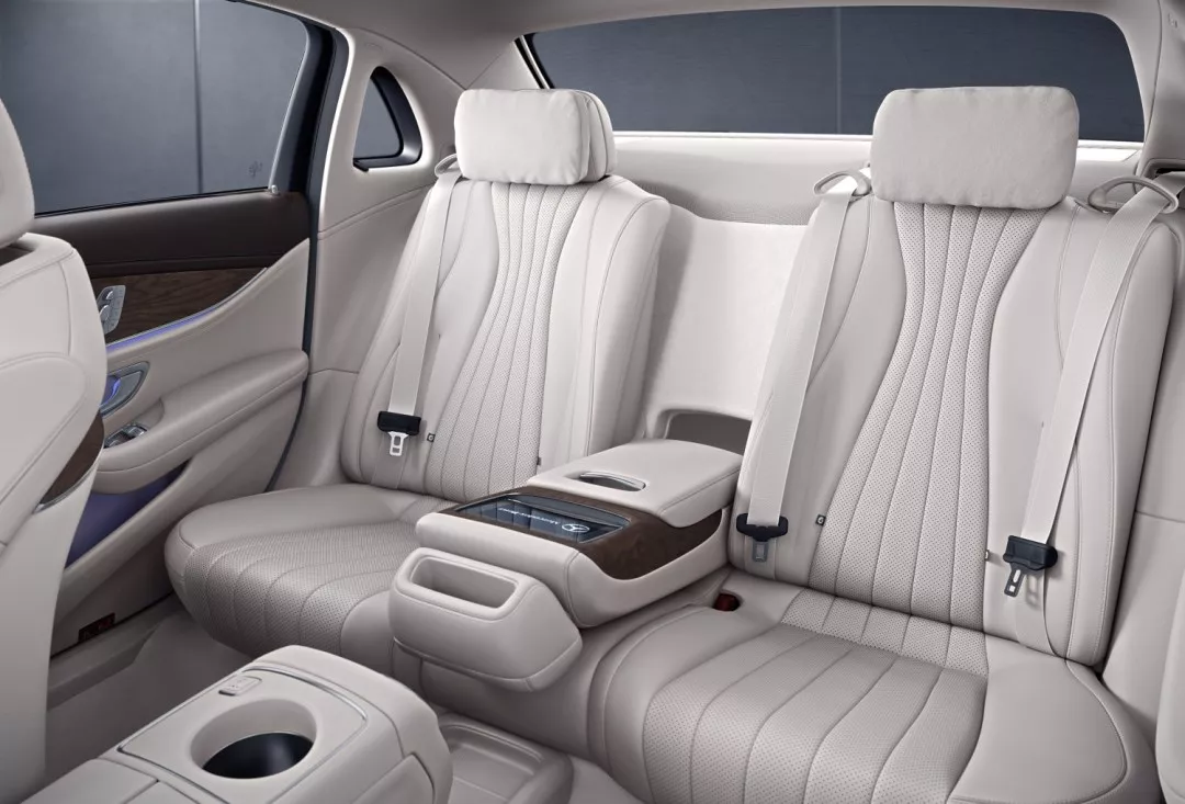 智者,大(dà)成丨新款梅賽德斯-奔馳E級車煥“芯”上市 再領豪華行政座駕典範(圖24) 智者,大(dà)成丨新款梅賽德斯-奔馳E級車煥“芯”上市 再領豪華行政座駕典範(圖24)