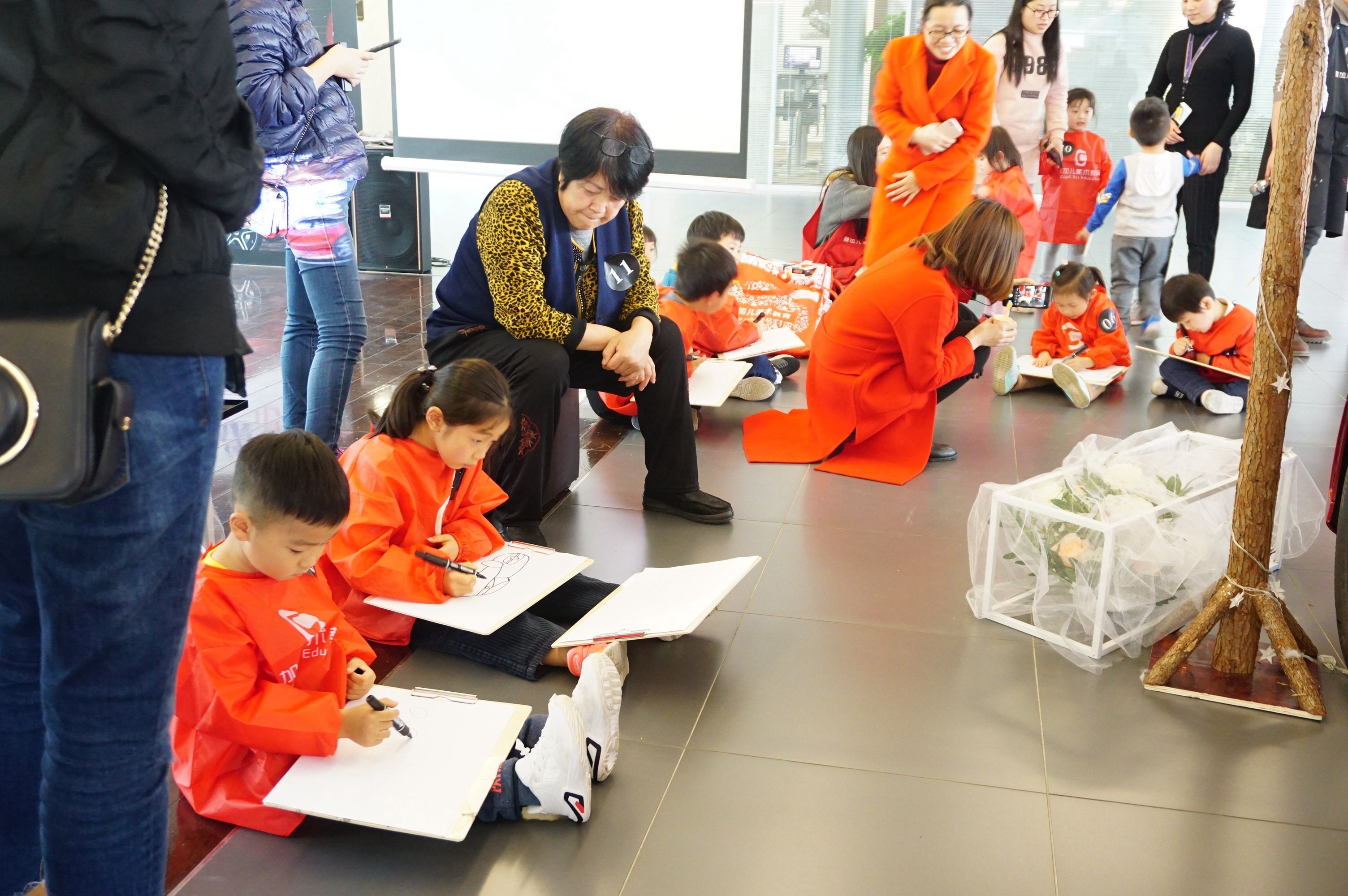 2019，愛你(nǐ)依舊 ——鴻粵星輝攜手夏加兒美術(shù)一起安全童行(圖8)