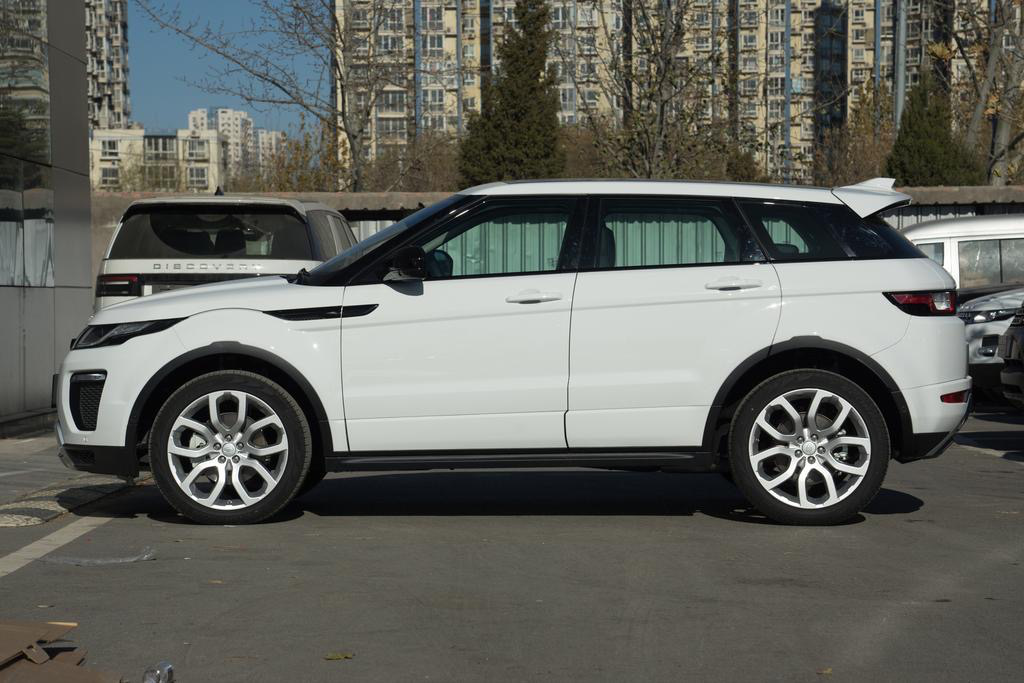 聽說(shuō)你(nǐ)還(hái)要買奧迪Q5，路(lù)虎攬勝極光(guāng)才是你(nǐ)的專屬SUV(圖6)