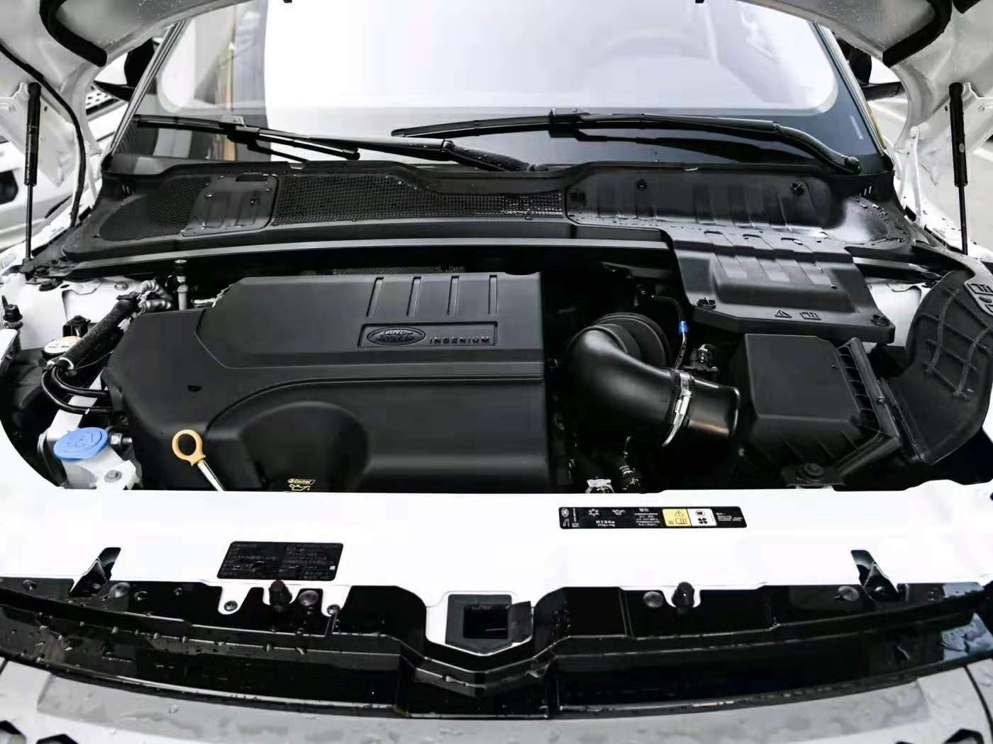 引爆你(nǐ)的駕駛欲望,路(lù)虎攬勝極光(guāng)7秒破百,你(nǐ)還(hái)在等什麽(圖5) 引爆你(nǐ)的駕駛欲望,路(lù)虎攬勝極光(guāng)7秒破百,你(nǐ)還(hái)在等什麽(圖5)