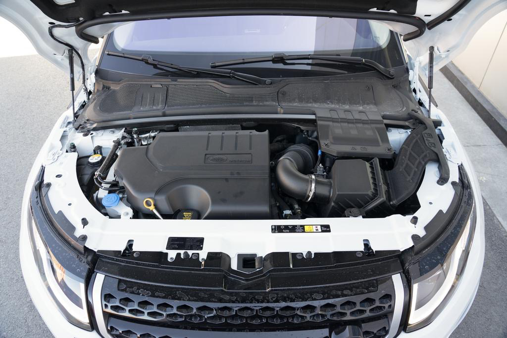 聽說(shuō)你(nǐ)還(hái)要買奧迪Q5，路(lù)虎攬勝極光(guāng)才是你(nǐ)的專屬SUV(圖5)