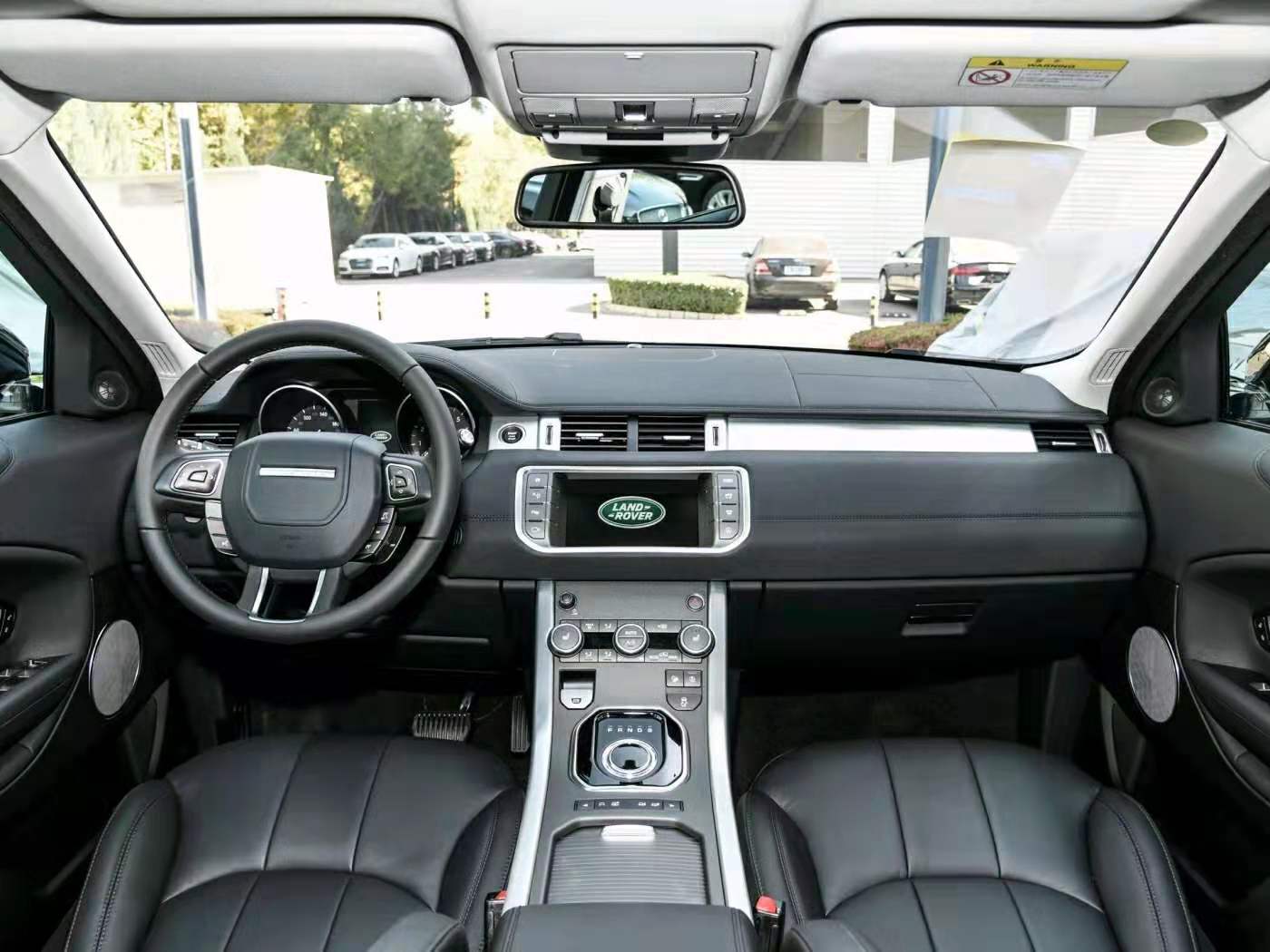 引爆你(nǐ)的駕駛欲望,路(lù)虎攬勝極光(guāng)7秒破百,你(nǐ)還(hái)在等什麽(圖4) 引爆你(nǐ)的駕駛欲望,路(lù)虎攬勝極光(guāng)7秒破百,你(nǐ)還(hái)在等什麽(圖4)