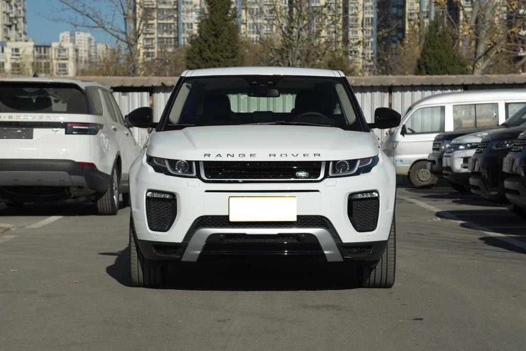 聽說(shuō)你(nǐ)還(hái)要買奧迪Q5,路(lù)虎攬勝極光(guāng)才是你(nǐ)的專屬SUV